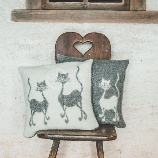 Wool cushion ,,Naujos katės" grey
